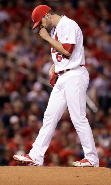 Reds' offense rakes as Cardinals fall 15-2